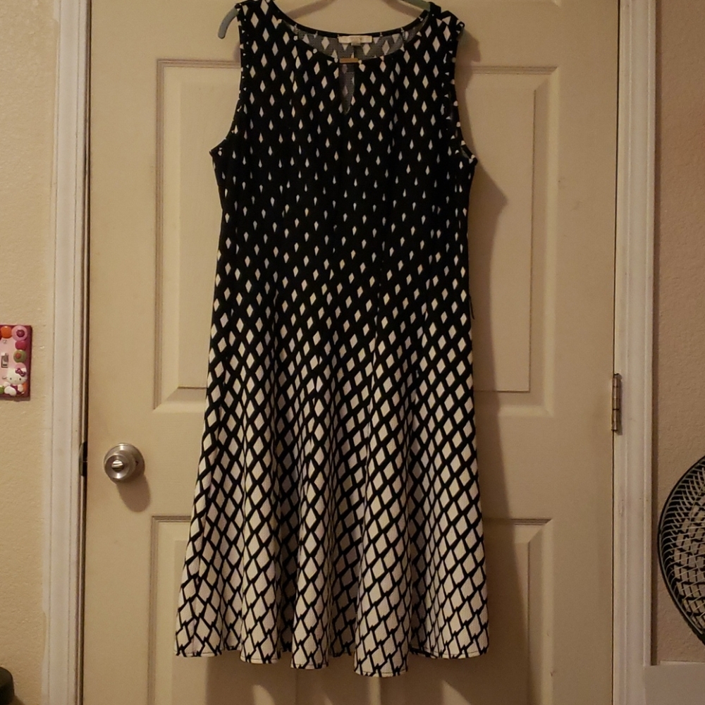 Haan Woman Sleeveless B&W Diamond Print Dress